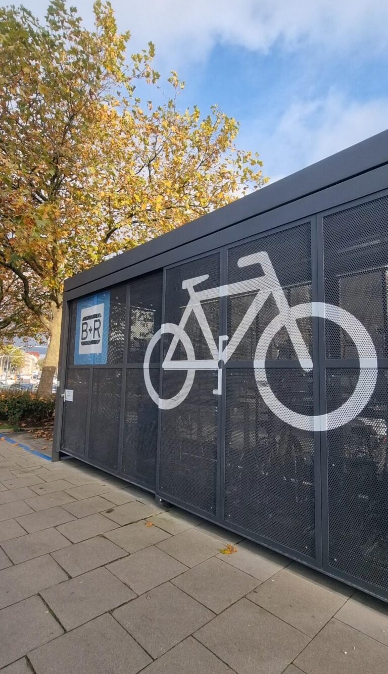 Fahrradparken am Bahnhof Altona